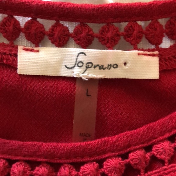 Stunning open shoulder red blouse - Picture 8 of 8